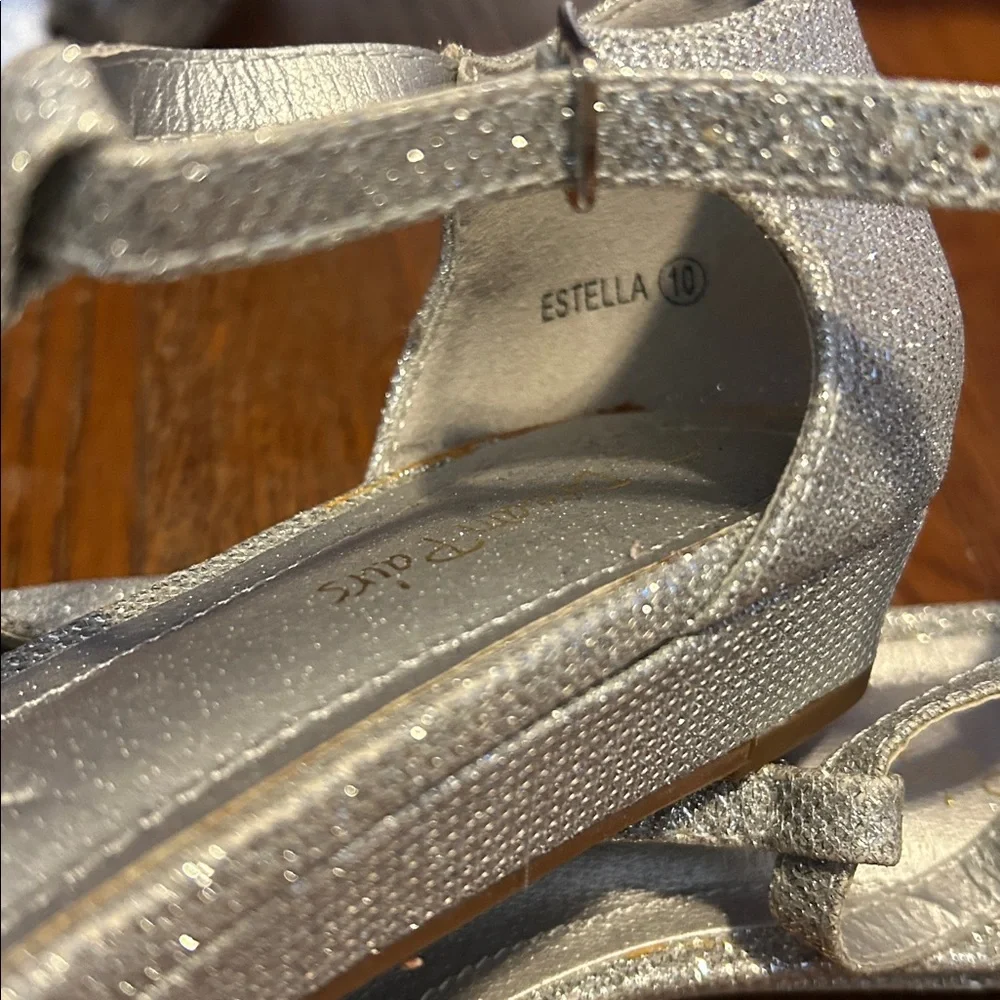 Silver sparkle dress shoes women’s 10 - Picture 2 of 3